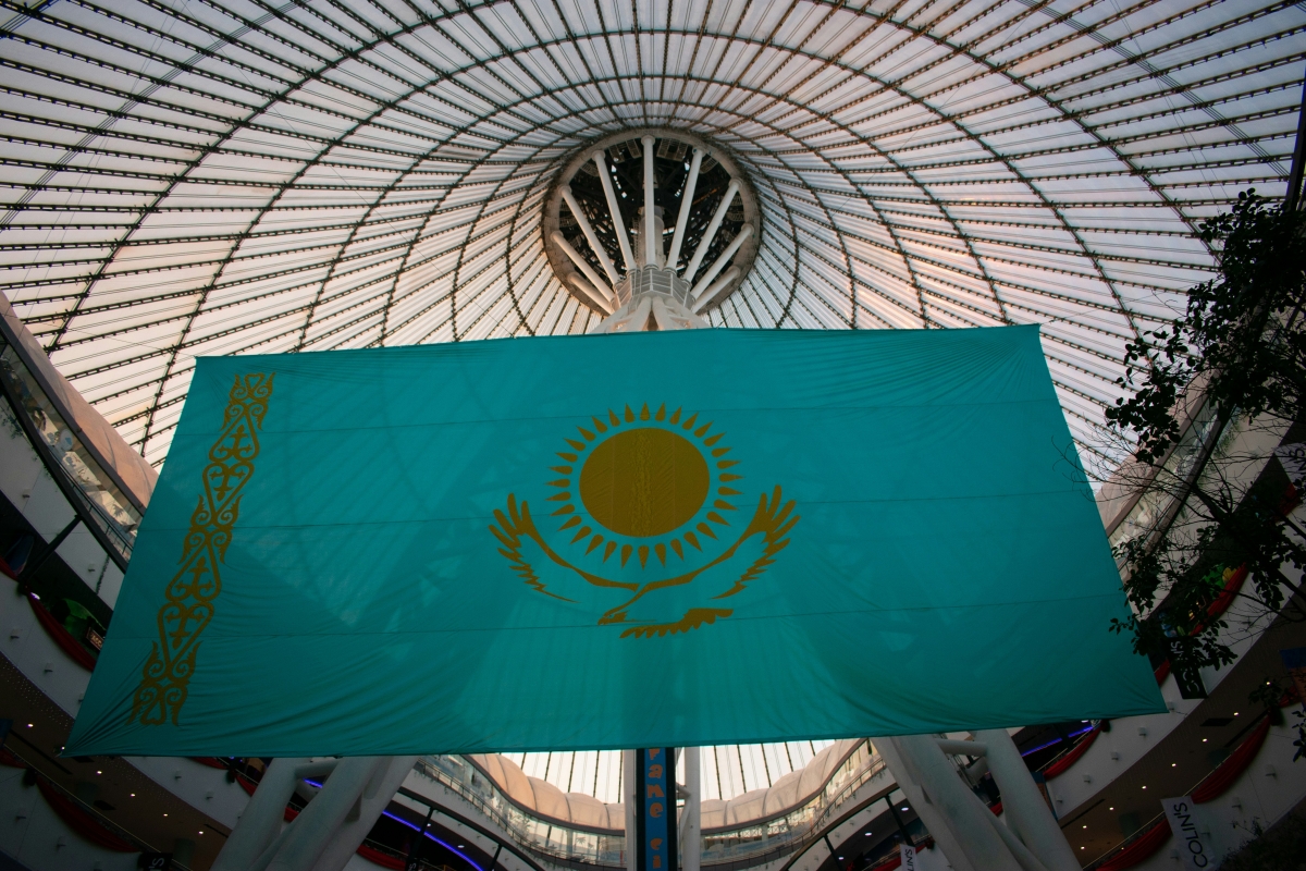 kazakhstan flag-uladzislau-petrushkevich-unsplash