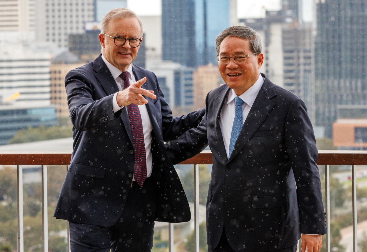 Australian Prime Minister Anthony Albanese and Chinese Premier Li Qiang leave after their visit to Kaarta Gar-up Lookout in Kings Park