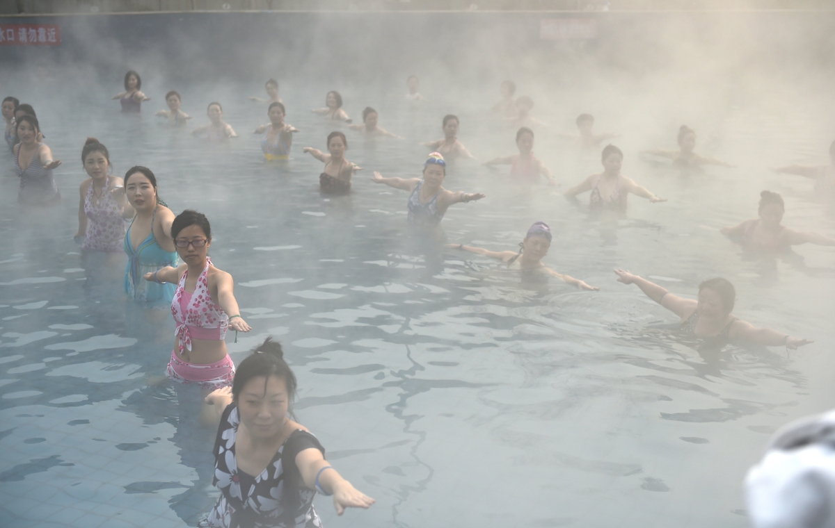 Yoga Performance At Hot Spring In Luoyang