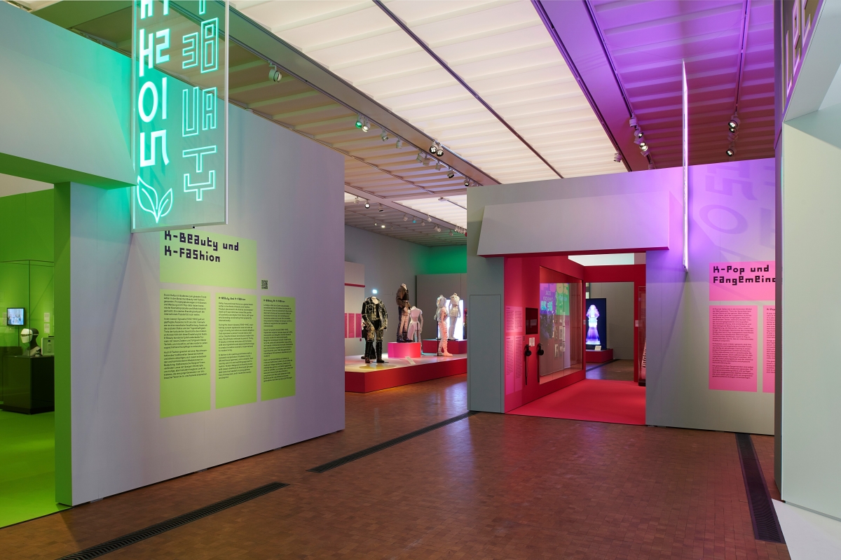 Installation view “Hallyu! The Korean Wave” © Museum Rietberg, Patrik Fuchs