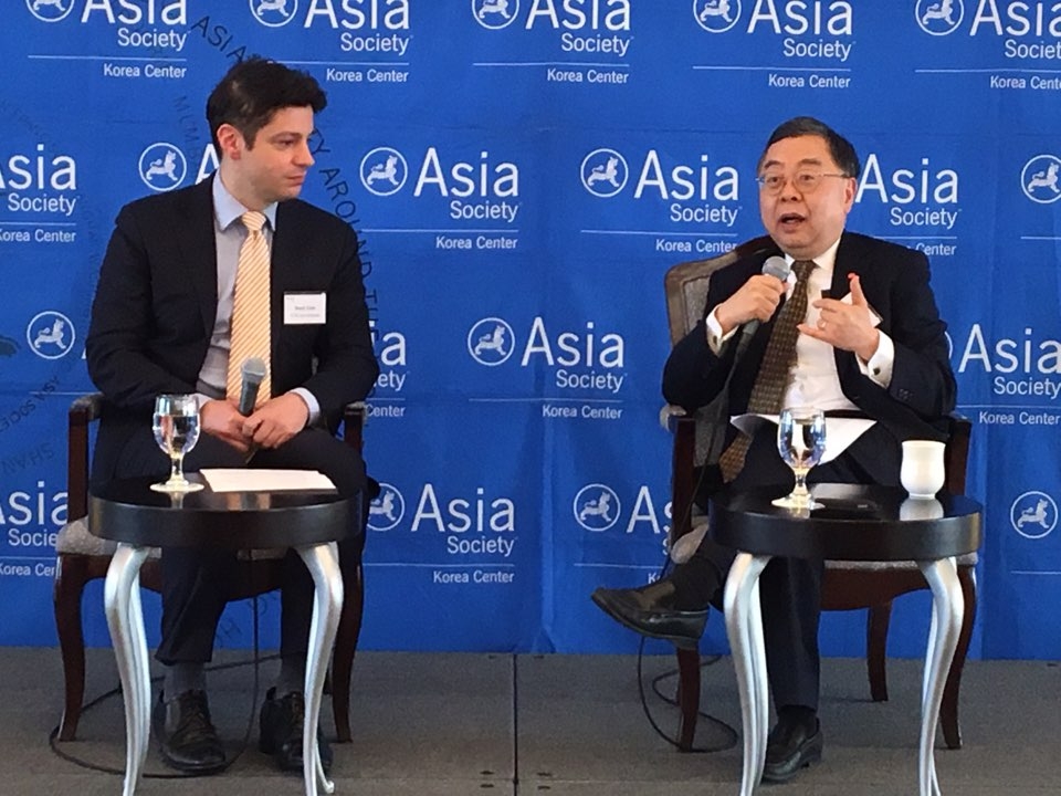 Mark Tetto (left) moderates the conversation with Ronnie Chan (right)