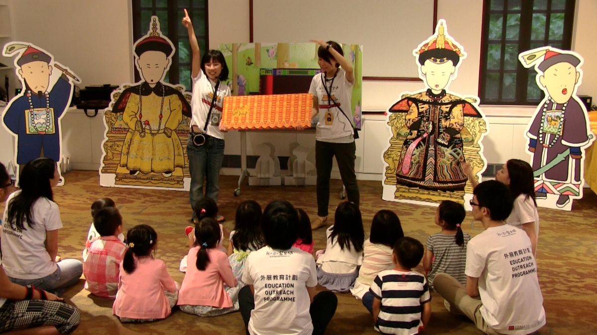Children participated in the 'We All Live in the Forbidden City' workhop at Asia Society Hong Kong Center on Aug. 4, 2012. (Asia Society Hong Kong Center)