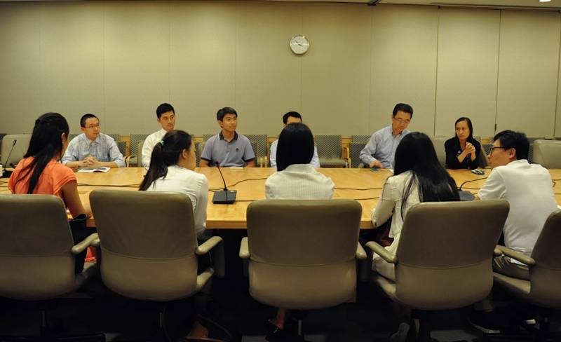A meeting at the headquarters of the International Monetary Fund brings the Young Scholars together with economists at the World Bank and the IMF. (Zhangbolong Liu & Zhu Xi/Washington D.C.)
