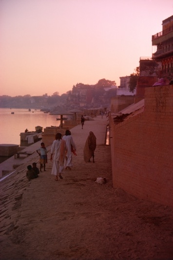 BENARES, INDIA - FEBRUARY 1963: Ginsberg and Orlovsky walking along the Ganges. (Pete Turner/Getty Images)