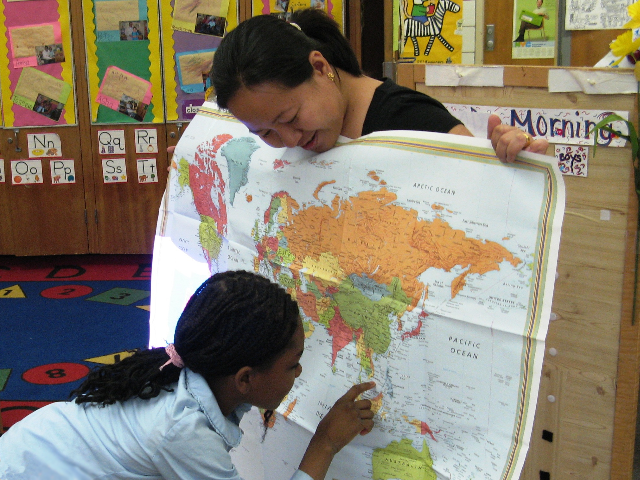 A Fulbright graduate student teaches about Southeast Asia. Image: One To World's Global Classroom
