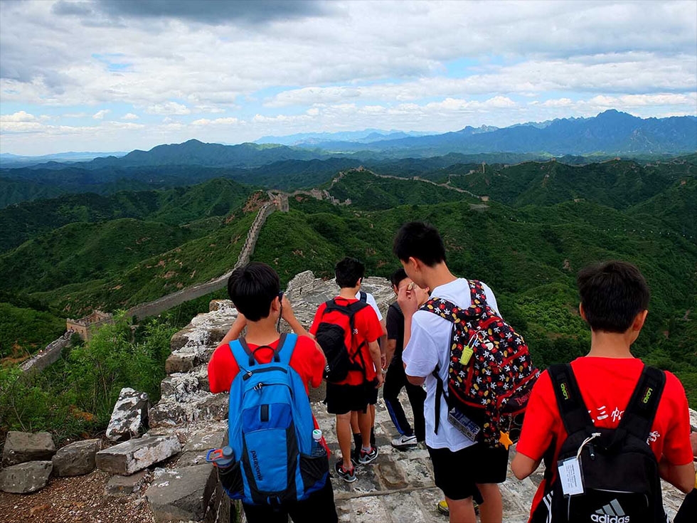 Students from CAIS in China at the Great Wall