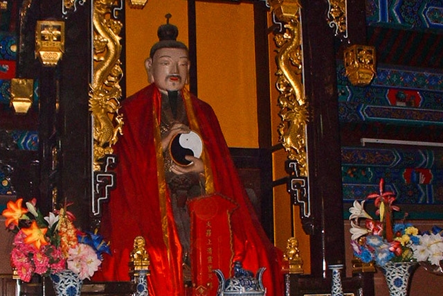 A Daoist statue in Beijing, China. (ulrichsson/flickr)