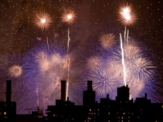 Fireworks over New York City. (Barry Yanowitz/Flickr.com)