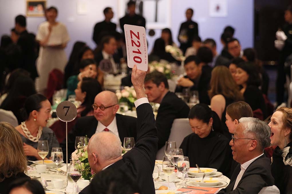 Guests bidding on artwork during the auction at the 2017 Asia Arts Awards Hong Kong.