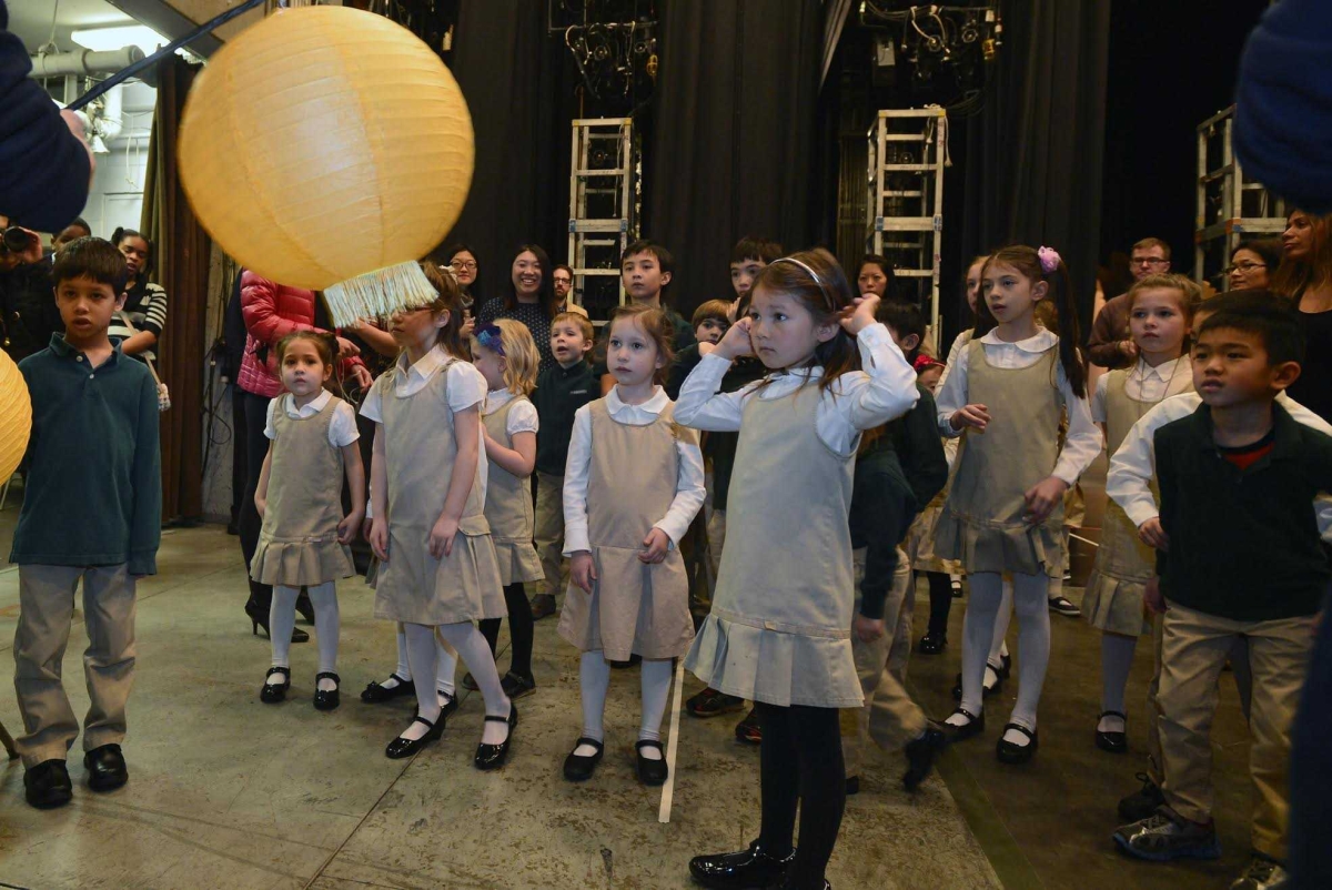 Students from HudsonWay Immersion School at Lincoln Center in New York/Lei Wang from Xinhua
