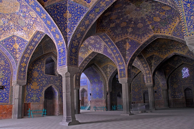 The Eastern prayer hall in Masjed-e Imam. (youngrobv/flickr)