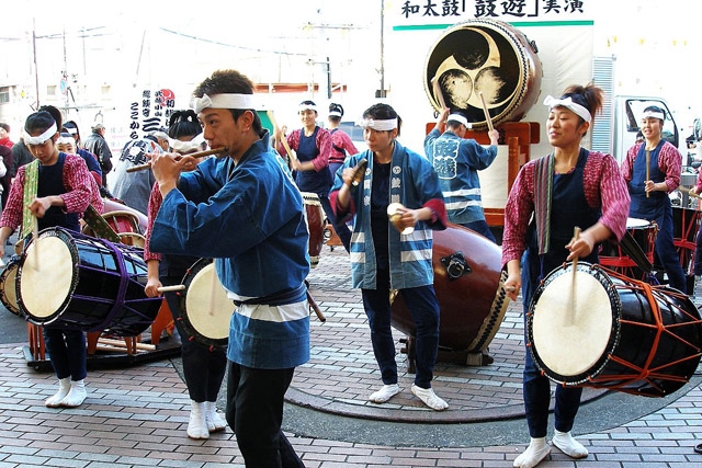 A New Year Drum Session (tanakawho/flickr)
