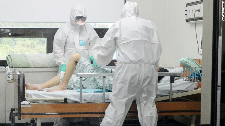 Medical workers caring for a MERS patient in Korea.  Photo Credit: CNN