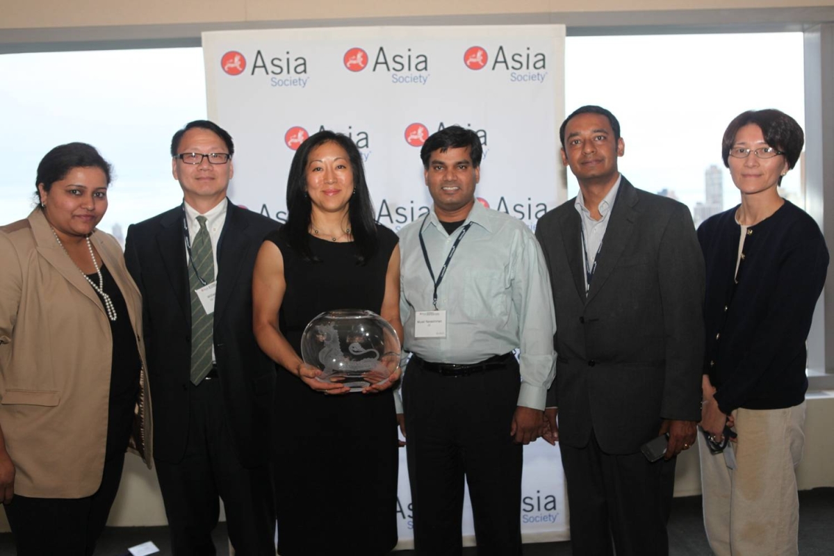 Suyin Copley and GE colleagues with the Award for Best Company with the Most Innovative Practices