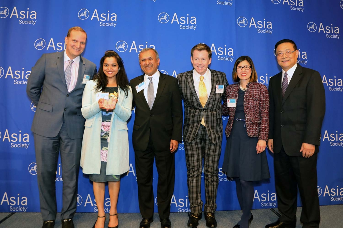 Smita Pillai (L2) on behalf of Prudential receives the award for Noteworthy Performance: Best Employer for Marketing & Support to Asian Pacific American Community. (Ellen Wallop/Asia Society)