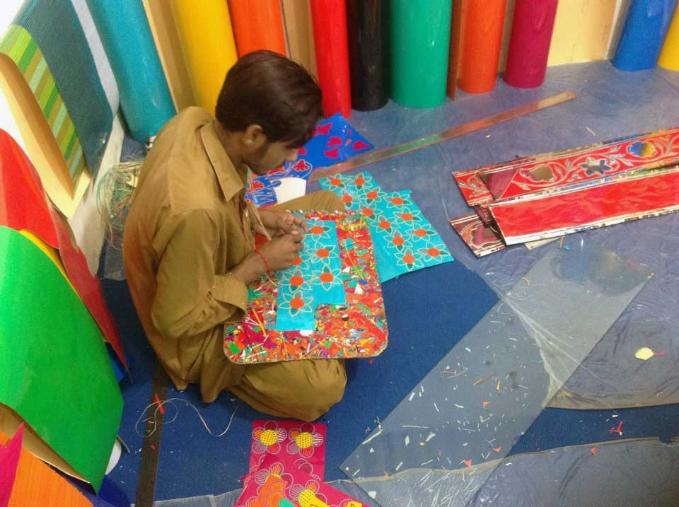 Another rickshaw artist assembles decorative panels. (Pakistan Youth Alliance)