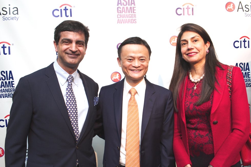 L to R: Sandeep Mathrani, Jack Ma, and Ayesha Mathrani. (Ann Billingsley/Asia Society)