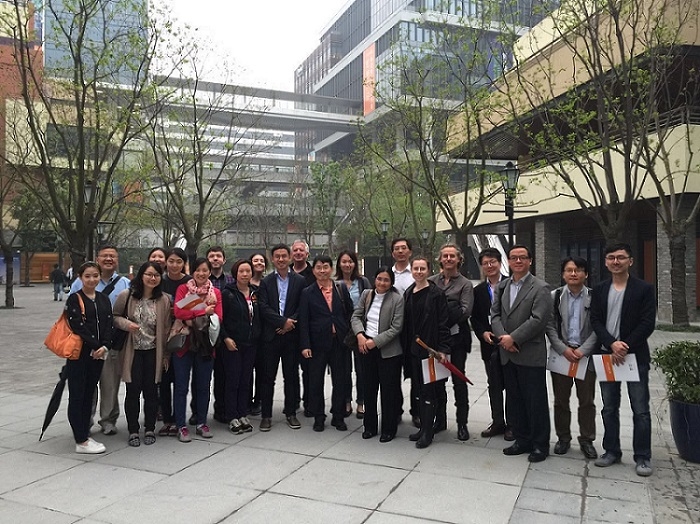 Participants at the mobile workshop in Shanghai (Asia Society/Urban Land Institute)