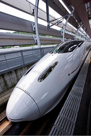  Kyushu Shinkansen 800 series. © Don Design Associates