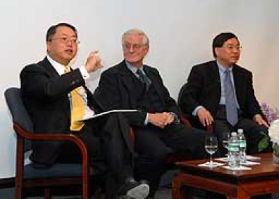  Left to right: Clarence Kwan, Nicholas Platt (Elsa Ruiz/Asia Society) 