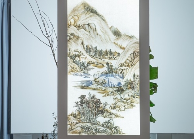 Xu Bing Background Story, 2014 Natural debris, glass panel and lightbox  H395 x W150 x D60 cm Collection of the artist