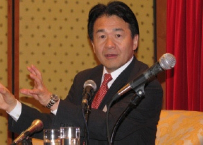 Heizo Takenaka addressing the Asia Society Hong Kong Centre on July 23, 2008. (Asia Society Hong Kong Centre)