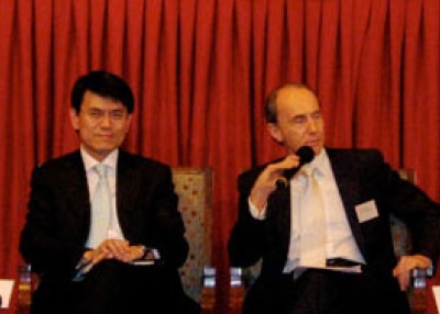 Hong Kong Secretary for Environment Edward Yau and Swire Properties Chairman Keith Kerr. (Asia Society Hong Kong)
