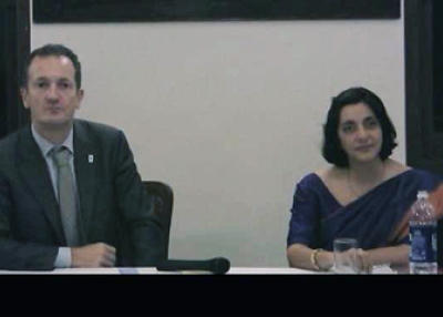 Steve Howard, CEO of the Climate Group, and Meera Sanyal, Country Head RBS, speaking in Mumbai on July 20, 2009. (Asia Society India Centre)