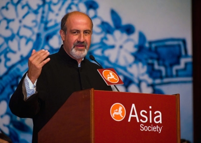 Professor Nassim Nicholas Taleb addresses the Annual Dinner in Hong Kong on Sept. 28, 2009. (Asia Society Hong Kong Center)