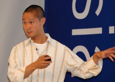Tony Hsieh explains the centrality of Zappos "company culture" in New York on May 26, 2010. (3 min., 28 sec.)(Photo: Rong Xiaoqing)