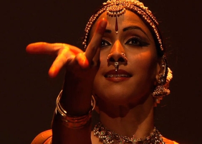 Highlight clips and behind-the-scenes commentary from the performers at the 2010 Erasing Borders festival of Indian dance. (4 min., 21 sec.) 