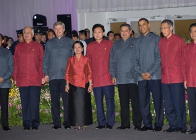 Dressed in coordinating designer shirts, APEC leaders smile for photographs on November 14, 2009. (Saul Loeb/AFP/Getty Images)