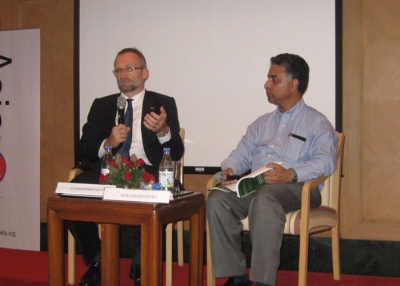 Panelists Achim Dobermann (L), and Debashish Mitra (R), speak at Asia Society India Centre on Food Security in Asia. (Asia Society India Centre)