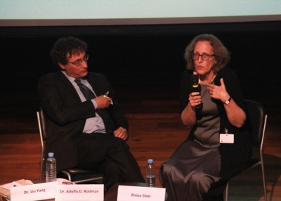 L to R: Dr. Adolfo D. Roitman and Pnina Shor during the evening lecture at City University of Hong Kong on October 23, 2014.