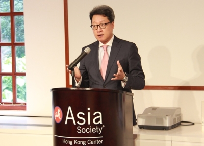 Professor Jae Ho Chung, lectured in a luncheon presentation at Asia Society Hong Kong Center on November 27, 2014.