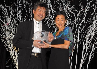 Playwright David Henry Hwang accepts his Cultural Achievement Award from Asia Society 2011 Awards Dinner Vice Chair Lulu Wang at the Waldorf=Astoria in New York City on Jan. 11, 2012. (Elsa Ruiz/Asia Society)