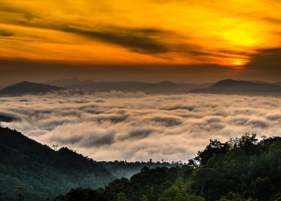 Dense clouds blanket the mountain tops in Hopton, Sri Lanka on November 5, 2014. (uditha wickramanayaka/Flickr)