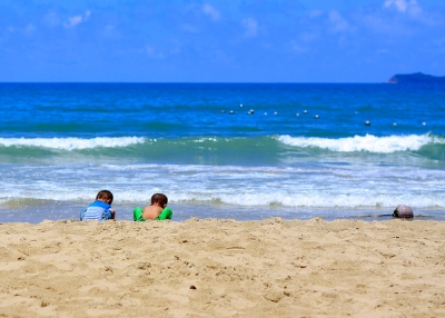 Two little Chinese boys play with beach sand in Sanya, Hainan Province, China on June 1, 2014. (Hai yizhe/Flickr)