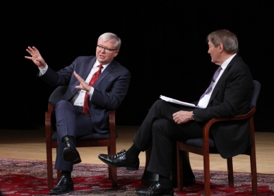 Kevin Rudd (L) and Charlie Rose in conversation at Asia Society New York on February 17, 2015. (Ellen Wallop/Asia Society)
