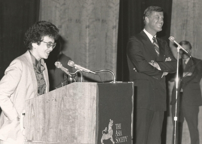 Philippine President Corazon Aquino speaks at Asia Society in 1986. Also pictured is former Asia Society president Bob Oxnam. (Robert Glick/Asia Society)