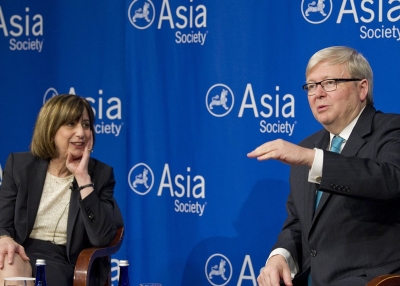 ASPI Vice President Wendy Cutler (L) and ASPI President Kevin Rudd discuss free trade and economic growth in the Asia-Pacific. (Elena Olivo/Asia Society)