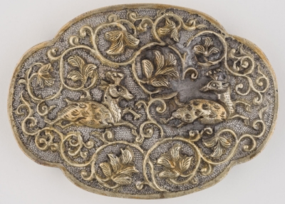 Four-lobed oval box with deer and lion decoration. China. Tang dynasty, ca. 825–50. Silver, parcel-gilt. H. 1 x W. 3 1/2 x D. 2 1/2 in. (2.5 x 8.9 x 6.4 cm). Asian Civilisations Museum, Singapore, 2005.1.00865 1/2 to 2/2. Photography by Asian Civilisations Museum, Tang Shipwreck Collection