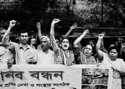 Garment worker leaders form a human chain in front of the Jatiya Press Club, demanding punishment for the killers of Aminul Islam, in Dhaka, Bangladesh. (Gazi Nafis Ahmed)