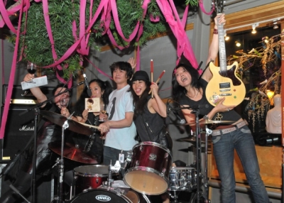 Artist Yoshitomo Nara (center) poses with the punk band High Teen Boogie at Asia Society in New York on September 13, 2010. (Elsa Ruiz/Asia Society)