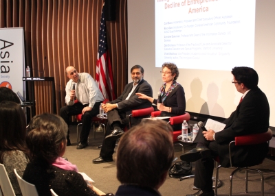 Carl Bass and panelists Vivek Wadha, Annalee Saxenian, and Dan Siciliano are having a lively discussion on immigrants and Silicon Valley (Asia Society Northern California)