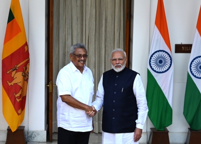 Sri Lankan President Gotabaya Rajapaksa (L) and Indian Prime Minister Narendra Modi (R)