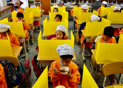 Schoolchildren in Taiwan eat lunch