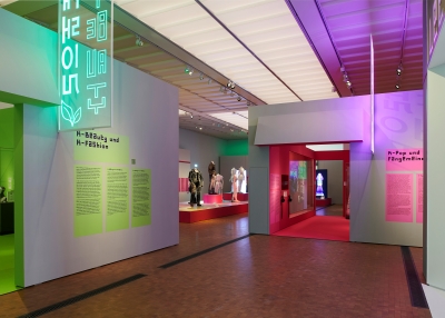 Installation view “Hallyu! The Korean Wave” © Museum Rietberg, Patrik Fuchs