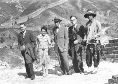 John D. Rockefeller III (far left), poses on the Great Wall of China with Columbia University Professor Joseph Perkins Chamberlain (center), Hobart Young (second from right), and an unidentified man and woman. (Rockefeller Archive Center)