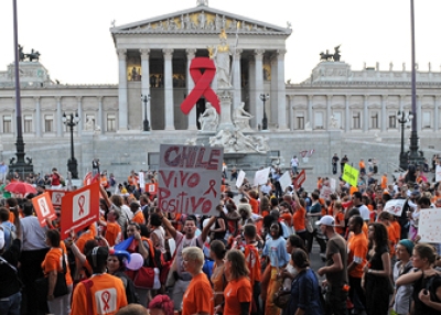Demonstrators march in Vienna's streets on July 20, 2010 as part of the 18th International AIDS Conference.â